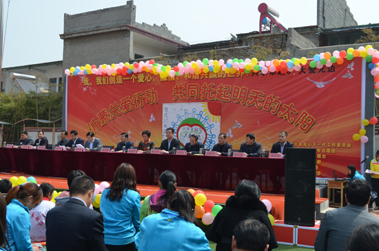 全市“沂蒙关爱行动”走进苍山县长城镇中心小学